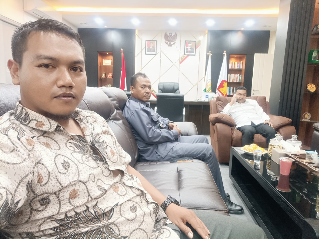 Silaturrahmi keuchik dan sekdes Gampong Panjang Baru dengan Wakil Ketua DPRA Bpk. Safaruddin S.Sos